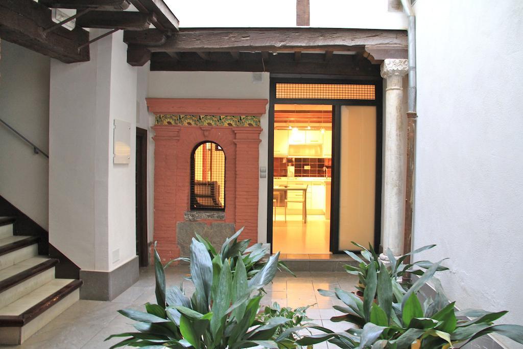 Apartamentos Inside Alhacaba Granada Habitación foto